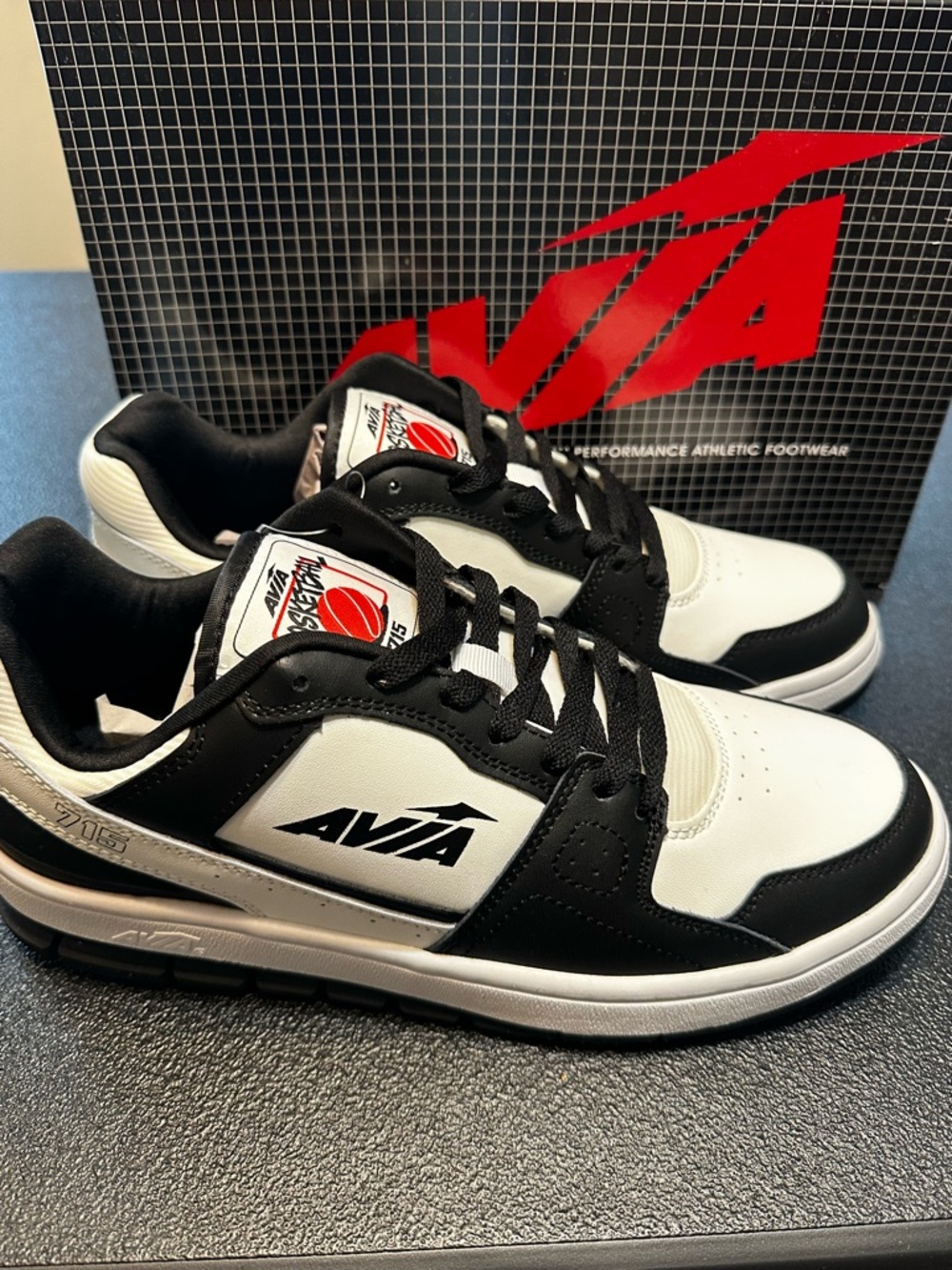NIB Avia Men's Black & White Low-Top Basketball Sneakers